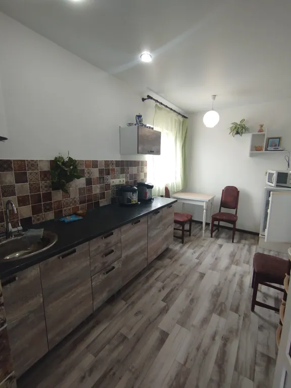 Уютный дом в спальном районе недалеко от моря