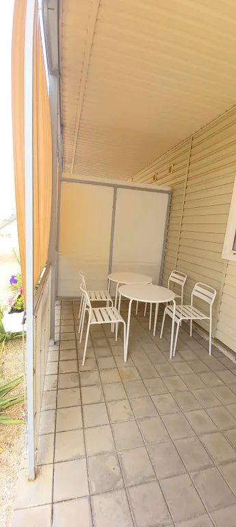 Спальня, кухня с диваном, веранда