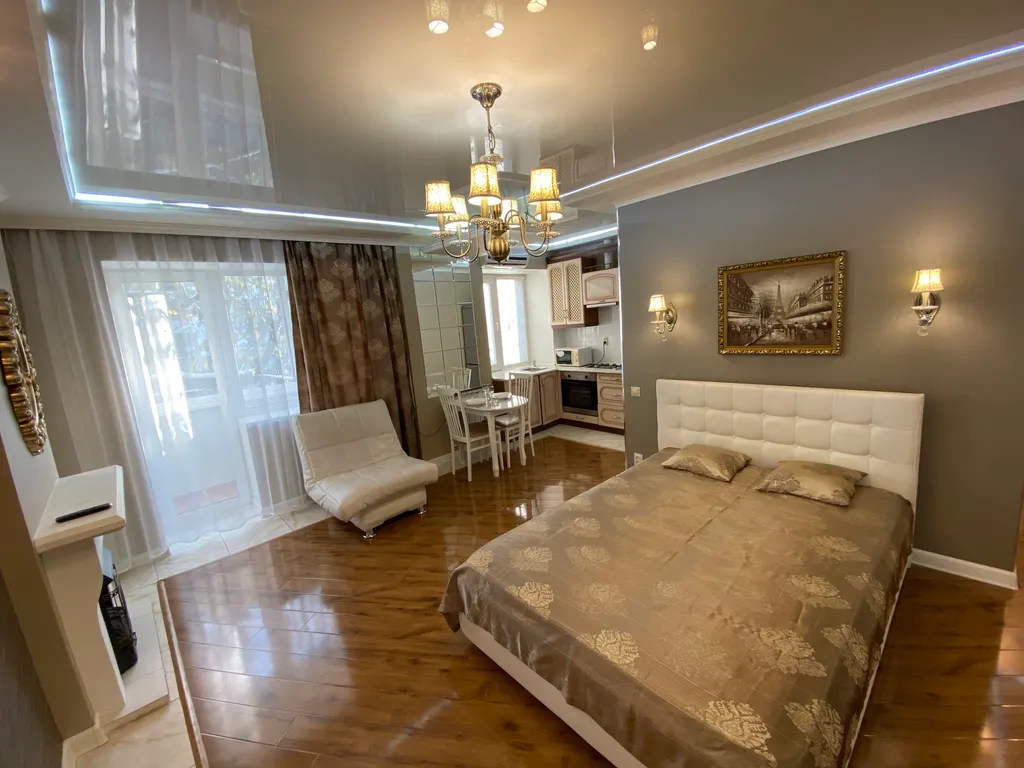 Студия-люкс с джакузи в центре