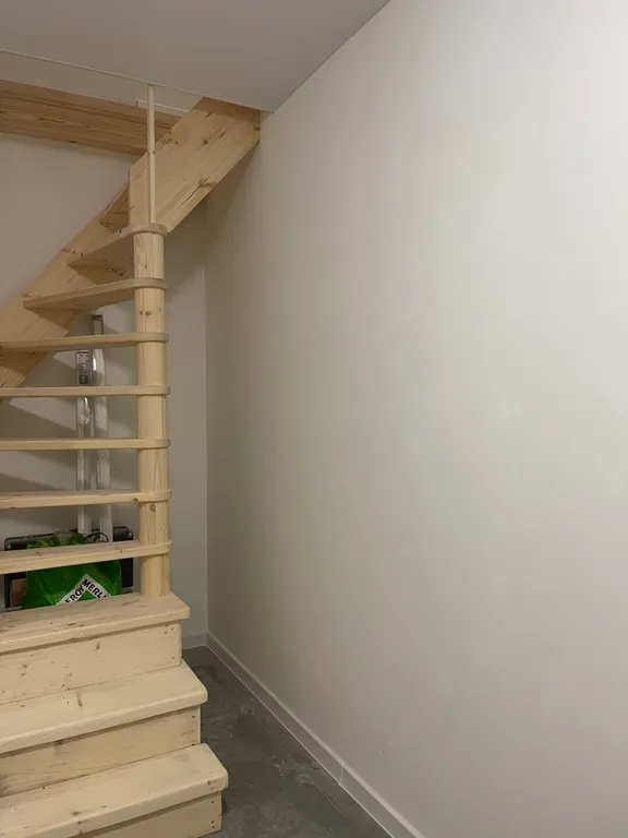 Дом рядом с лесом и прудом