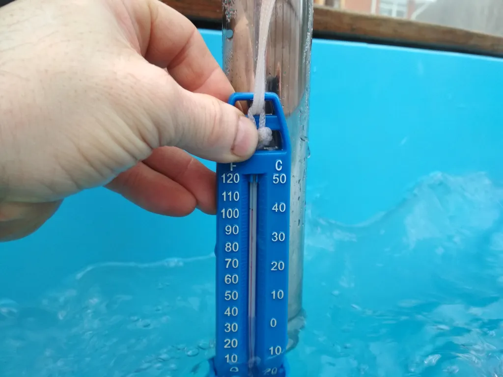 Большая студия для дружной компании с видом на сквер с белочками