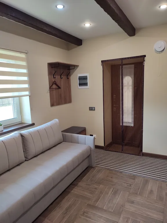 Дом недалеко от реки.