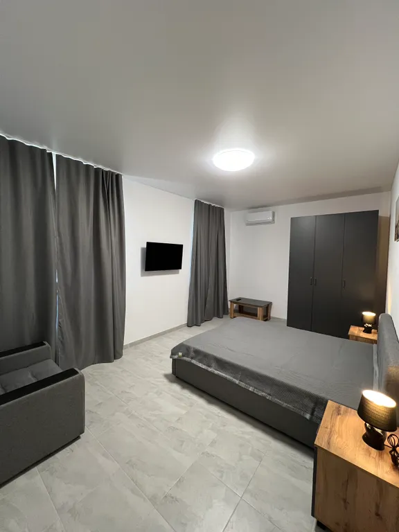 Дом с бассейном и с видом на море и горы