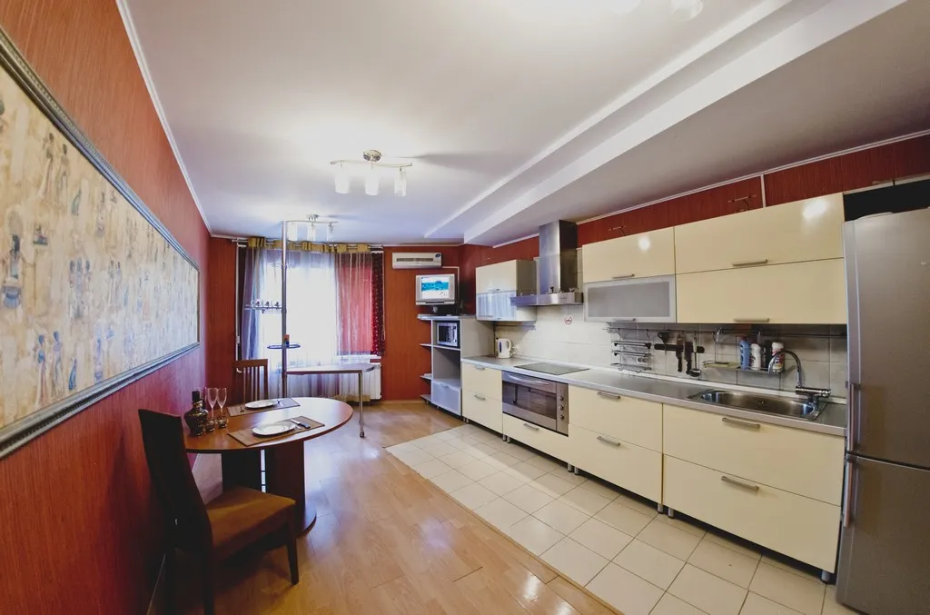 3-комнатная квартира в центре (рядом с ОГУ)