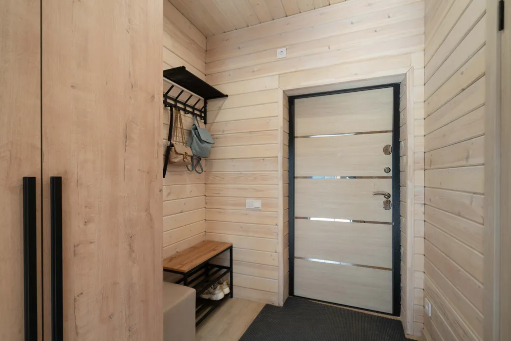 Загородный дом на берегу реки со своим пляжем