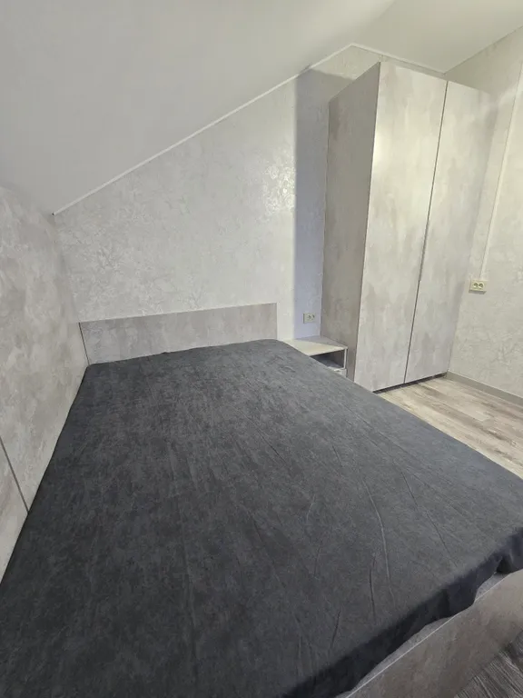 Новый двухэтажный коттедж недалеко от городского пляжа