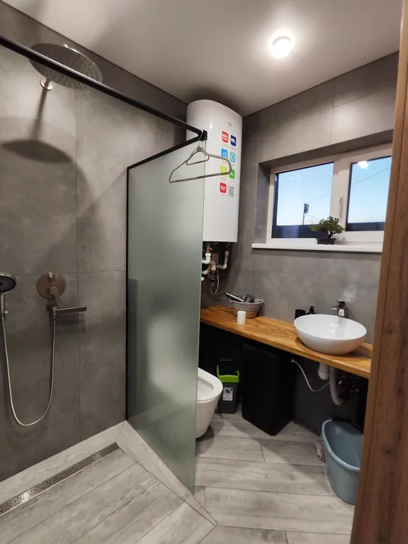 Уютный дом с баней из липы и уличным бассейном