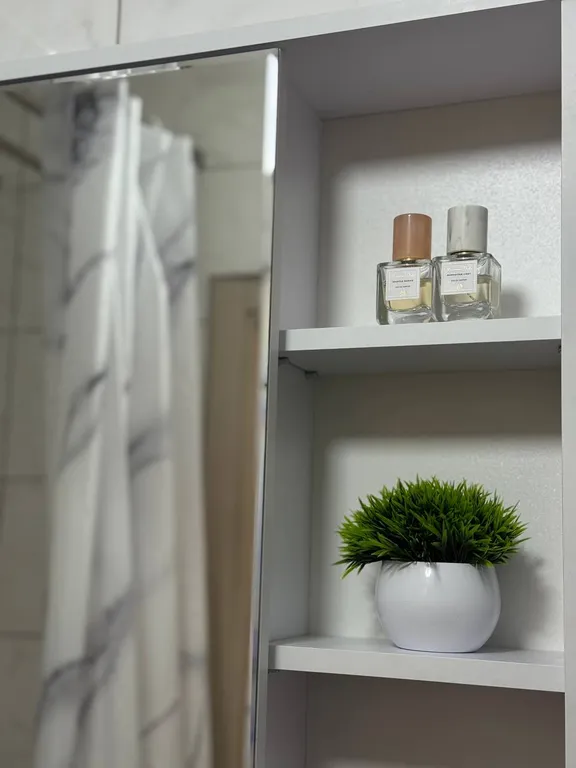 Уютная студия с камином рядом с озером