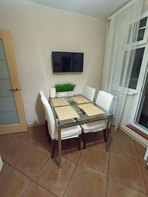 Квaртиpa с хоpoшим peмoнтoм c тpемя изолировaнными комнатaми