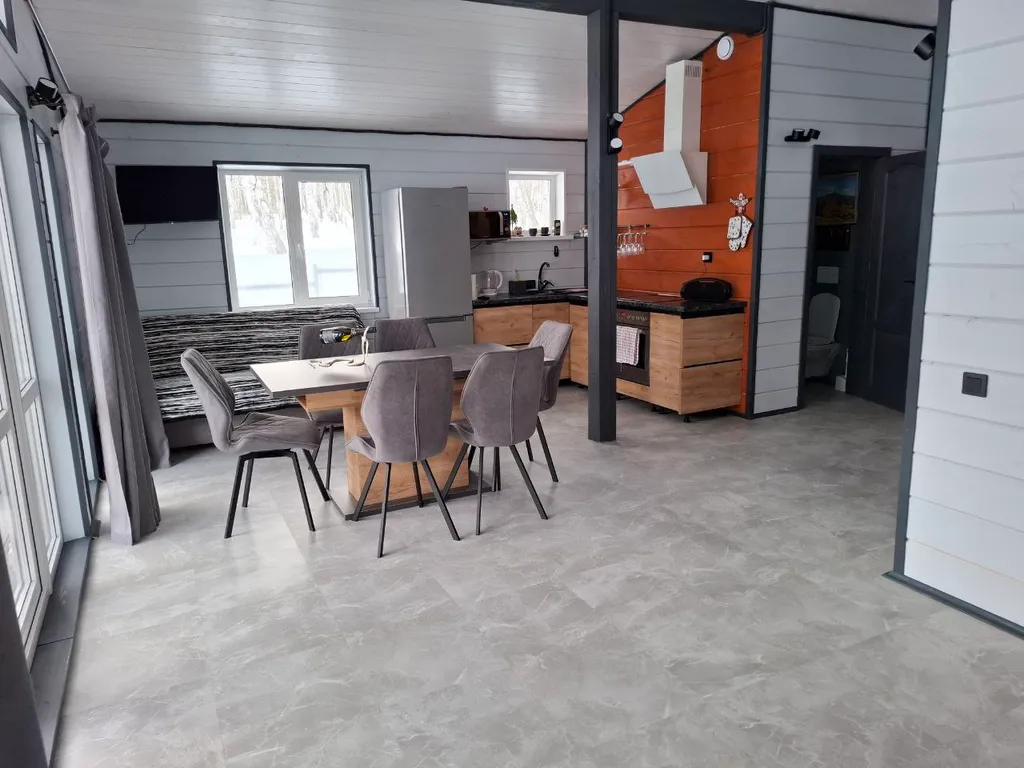 Дом в лесу с большой террасой