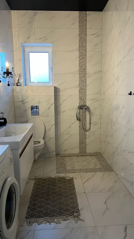 Частный дом за городом с видом на трассу и гору