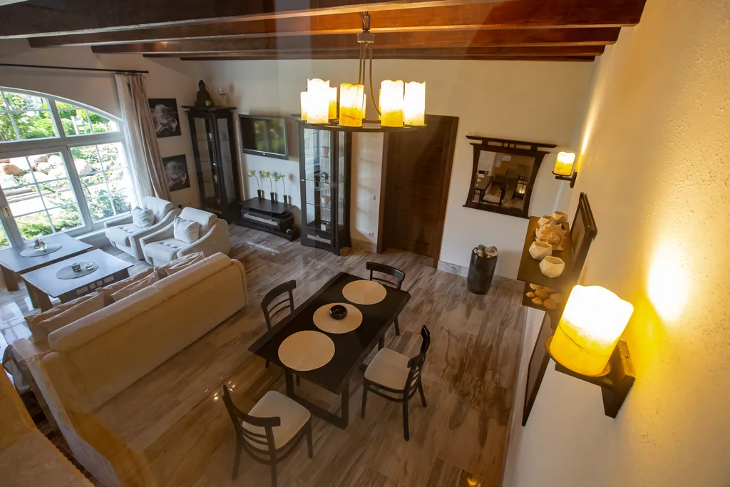 Вилла дзен с ванной спа и террасой с видом на сад