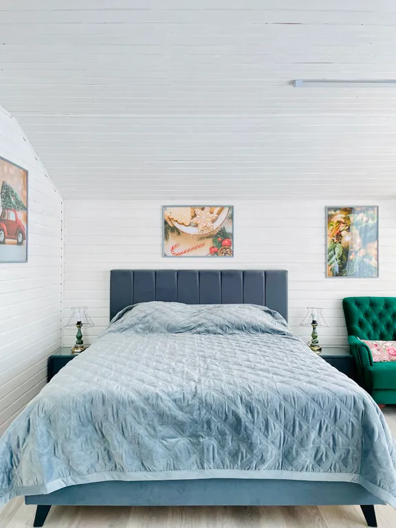 Номер с панорамными окнами и видом на озеро