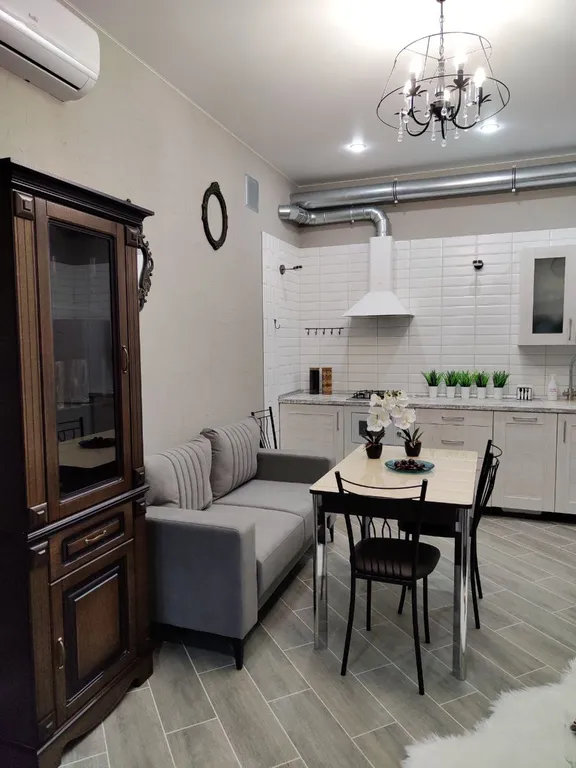 Дом в центре города рядом с набережной