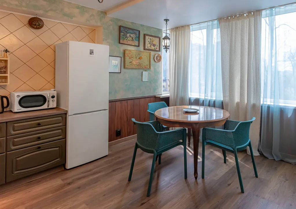 Стильная 1-комнатная квартира в центре с видом на море