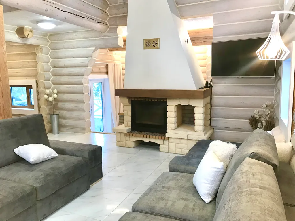 Дом на скале с видом на озеро