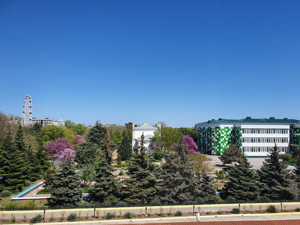 Большой Дом с отдельным двором и парковкой