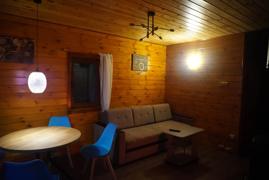 Домик на горке с баней