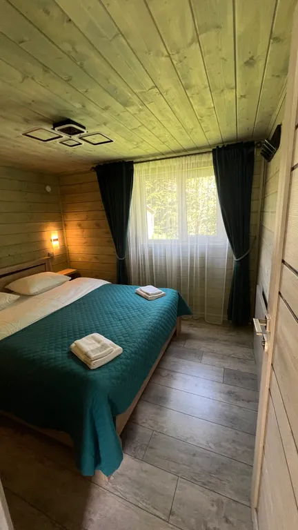 Коттедж с видом на реку и горы (4)