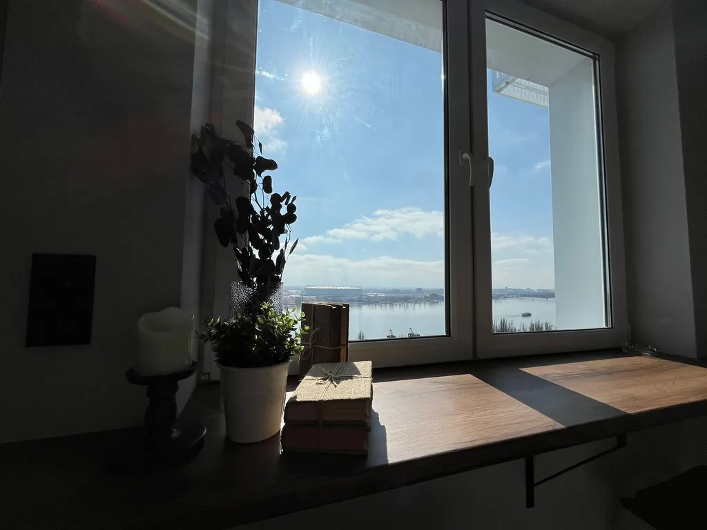 Апартаменты с видом на реку, проектором и игровой приставкой PS4