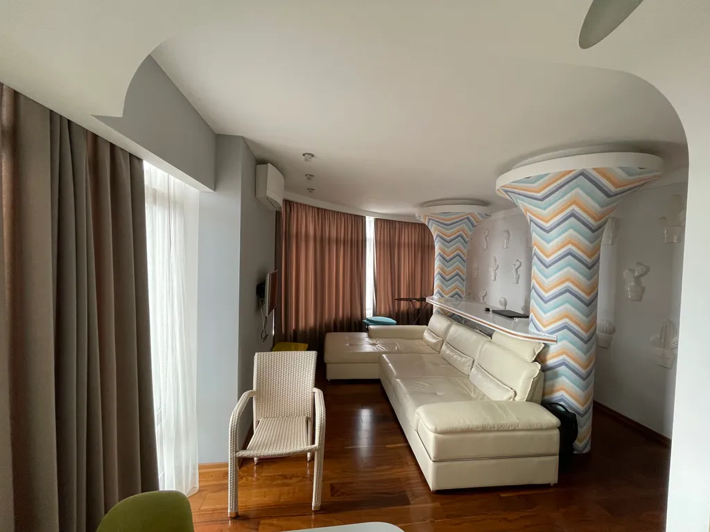 Большая квартира в центре ЖК Лотос с видом на море и горы — аренда посуточно в Ялта