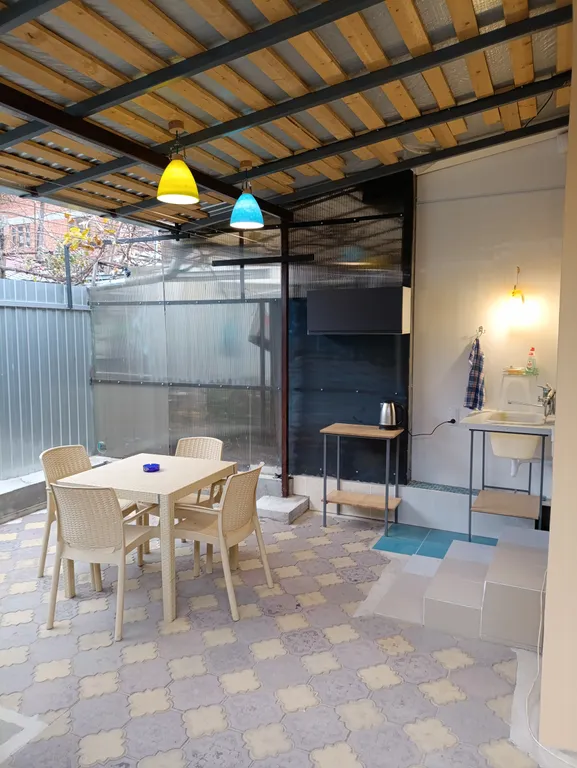 Двухуровневая квартира в центре города с высокими потолками