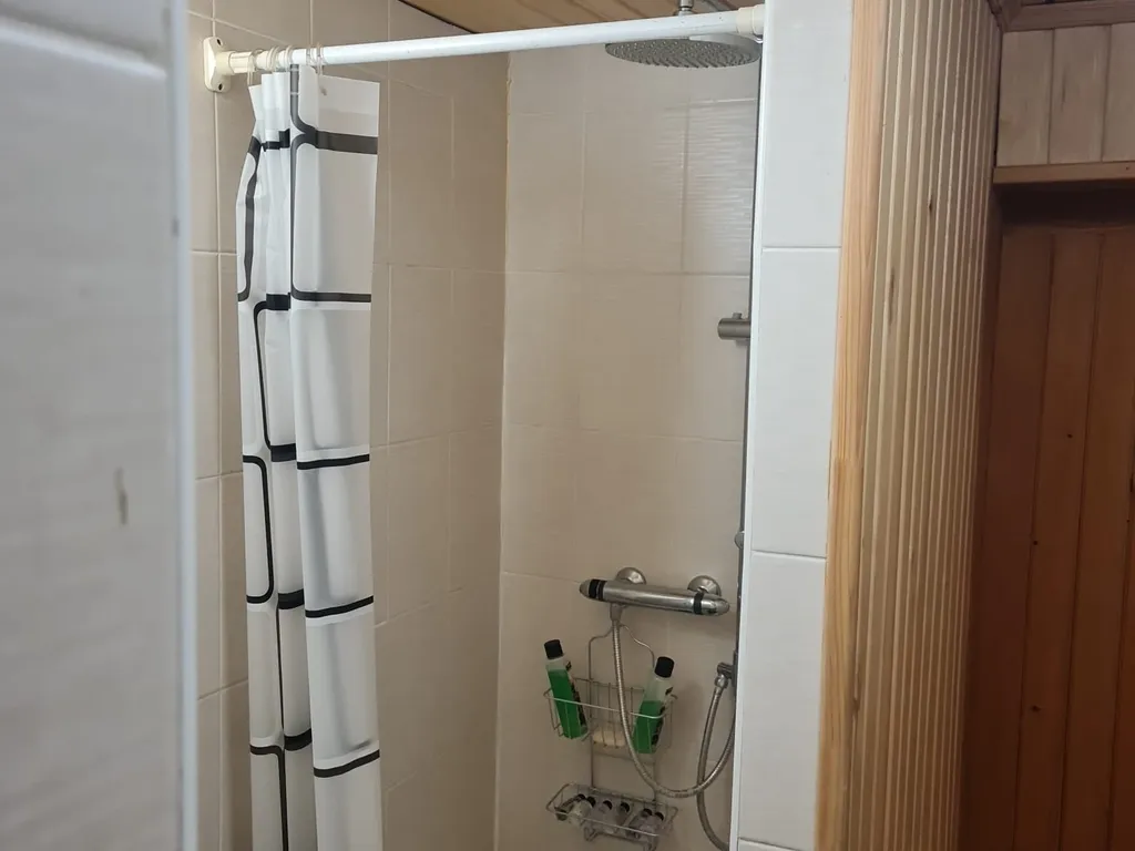 Дом с баней на берегу озера