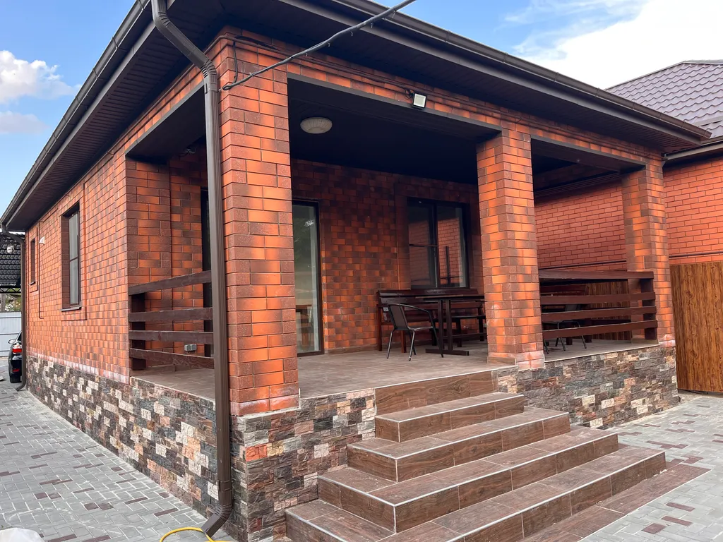 Коттедж Отличный дом со своим двором в центре поселка — аренда посуточно в Каменномостский