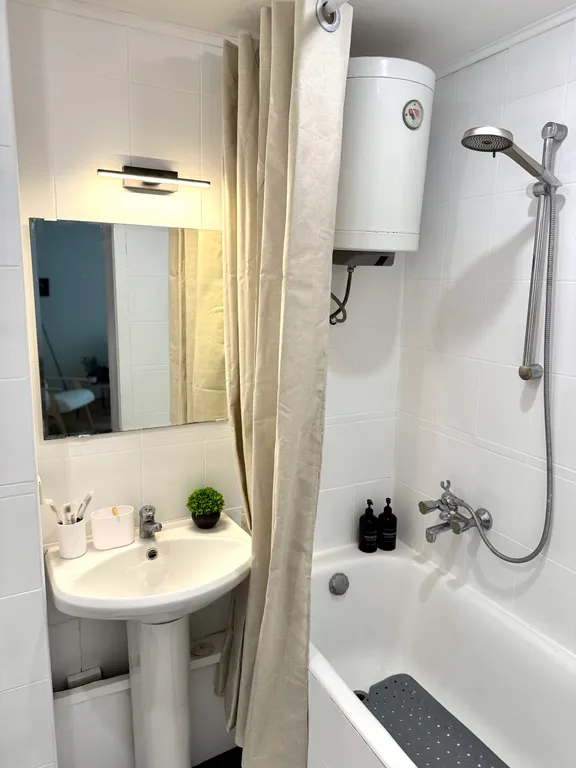 Квартира Светлые апартаменты в центре, с новым ремонтом и 10 минутах от метро — Москва