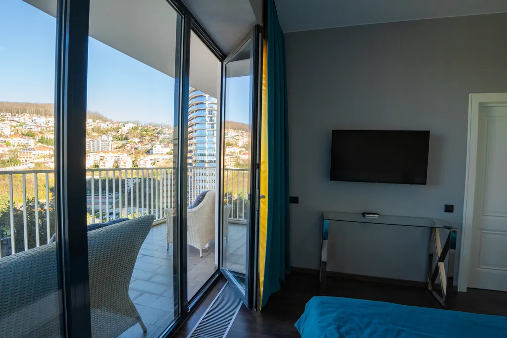 Трёхкомнатные апартаменты с видом на море и город