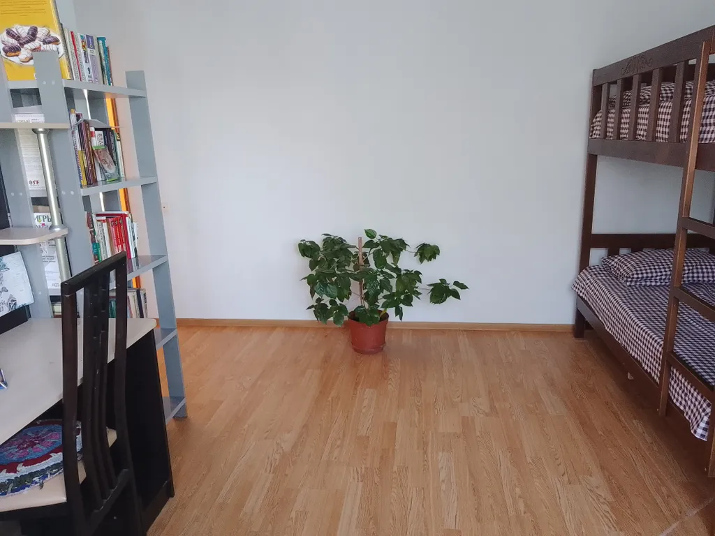 Уютный дом в пригороде с видом на море