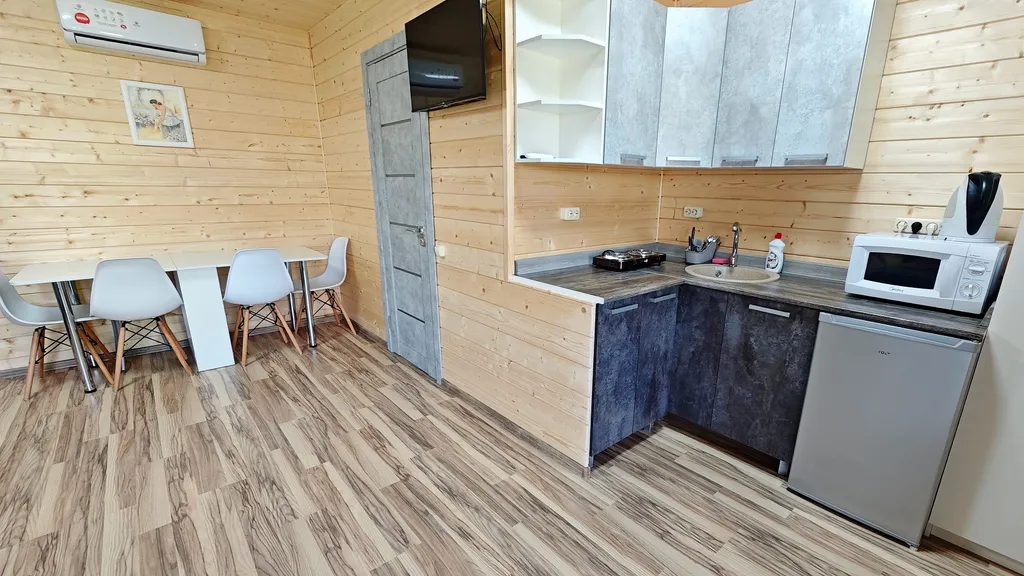 Хрустальная студия полулюкс с собственной террасой и отдельным входом