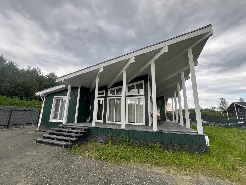 Просторный дом Елка с панорамными окнами в тихом месте