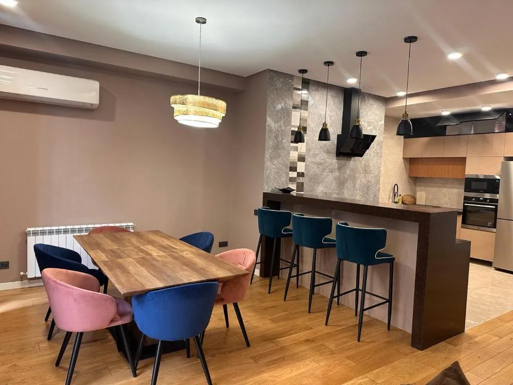 Апартаменты с 2 спальнями на площади Республики