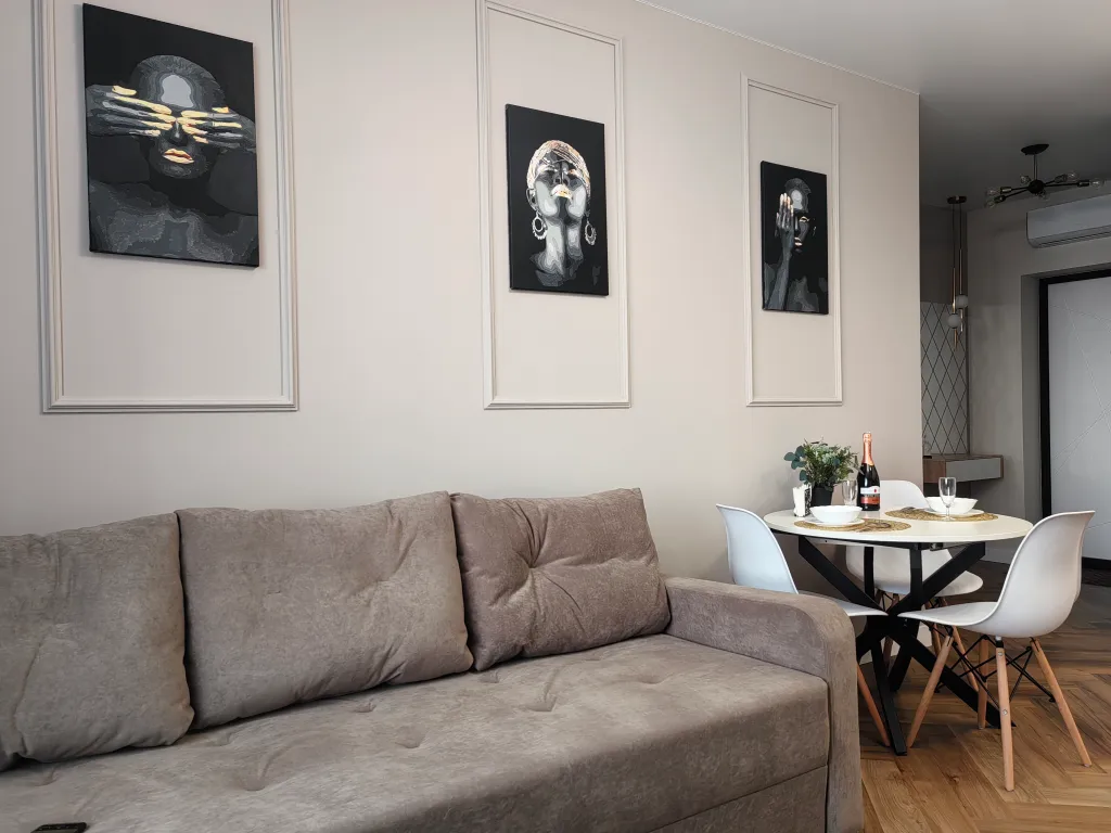 Двухкомнатная студия на берегу реки Обь