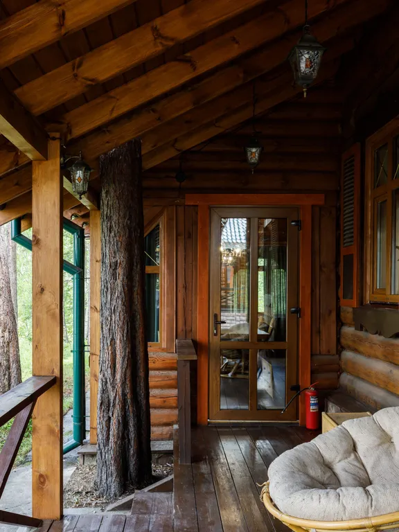 Уединённый дом на берегу живописной заводи