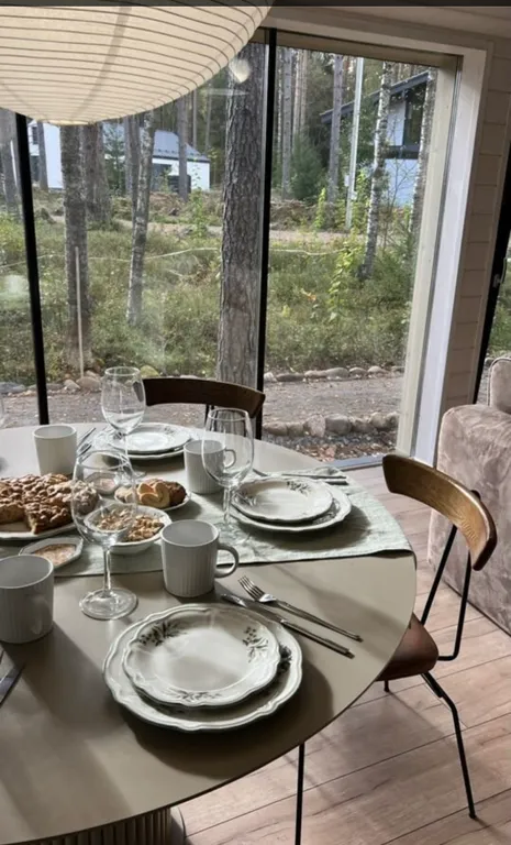 Уютный дом в сосновом лесу