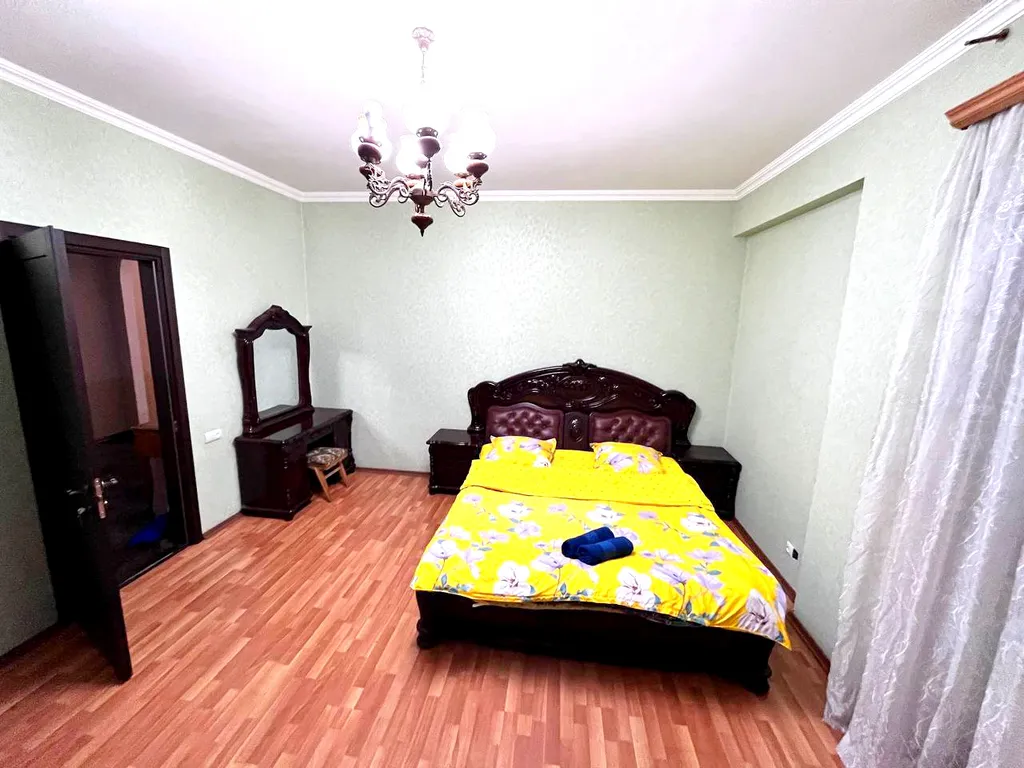 Большая и просторная квартира с двумя балконами в центре