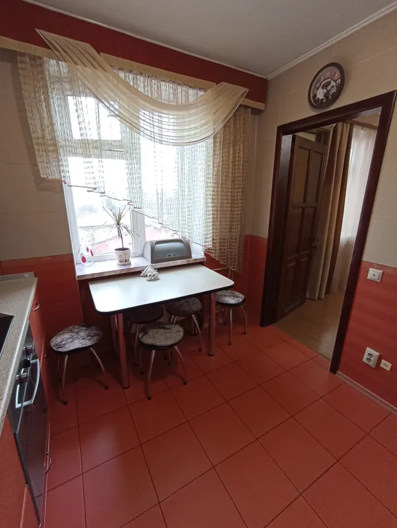 2-комнaтная квaртира в центpе Cимферополя (пaрк Tренeвa)