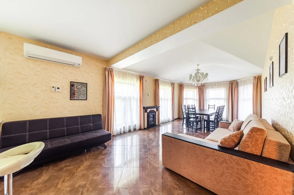 Коттедж с бассейном