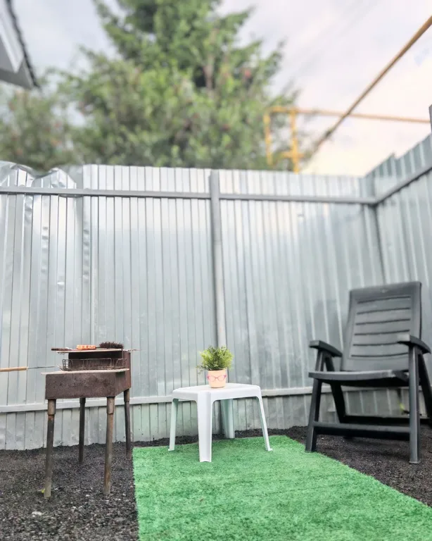 Дом в городе с зоной барбекю