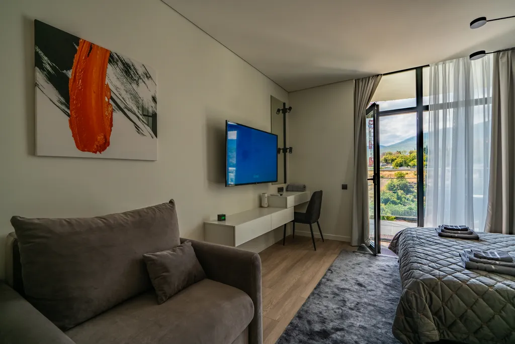 Дизайнерская студия LS-GREEN с боковым видом на море с 13 этажа