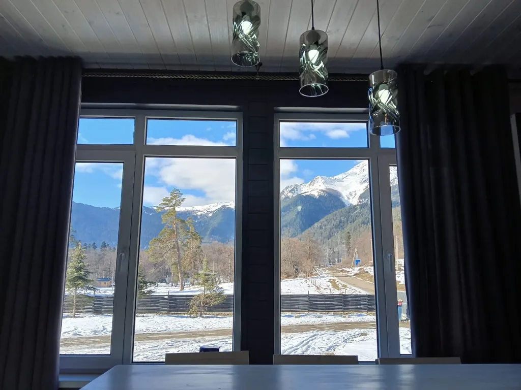 Домик шале с шикарным видом на горы и лес