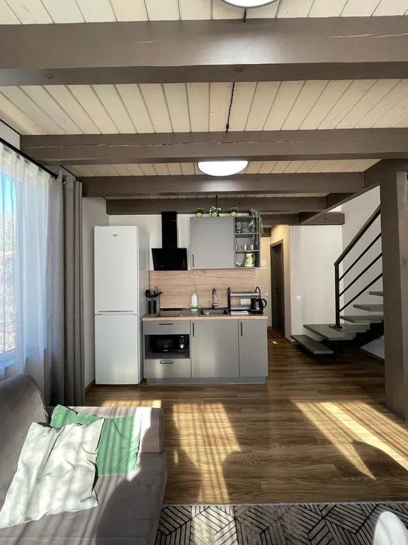 Уютная двухуровневая квартира с видом на горы