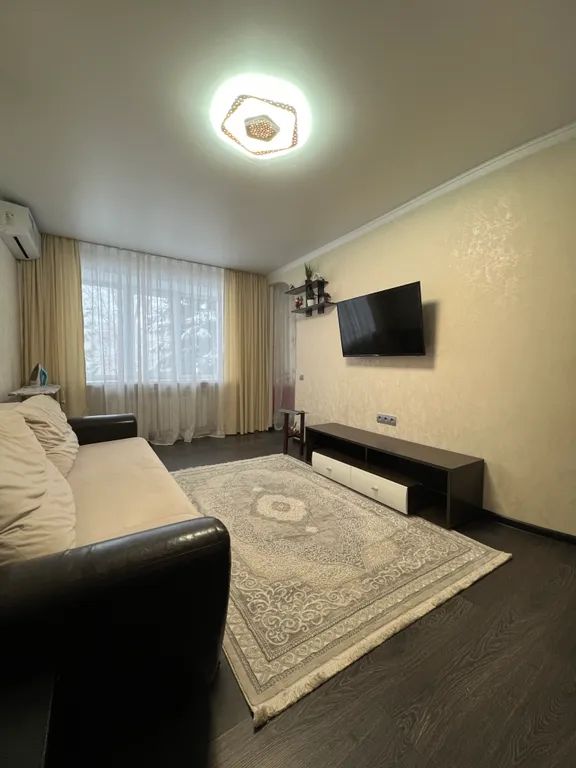 Уютная квартира в центре города с видом на площадь