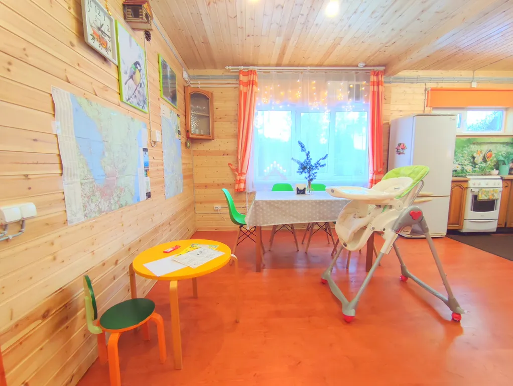 Птица синица House с огромным балконом у озера