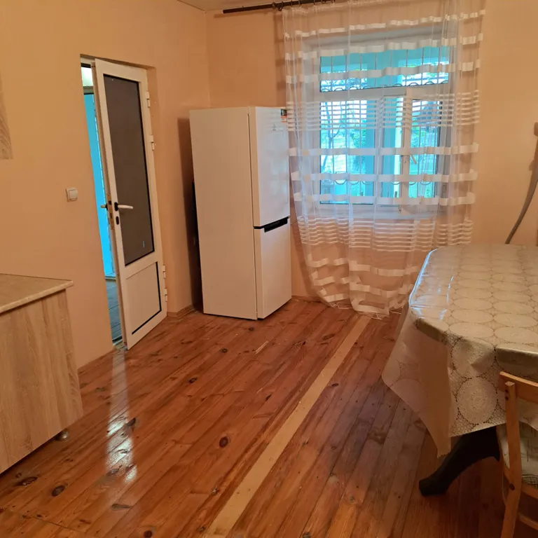 Уютный дом у песчаного берега моря