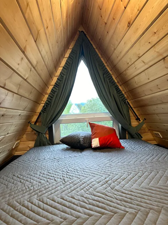 Комфортабельные домики А-фрейм на Байкале