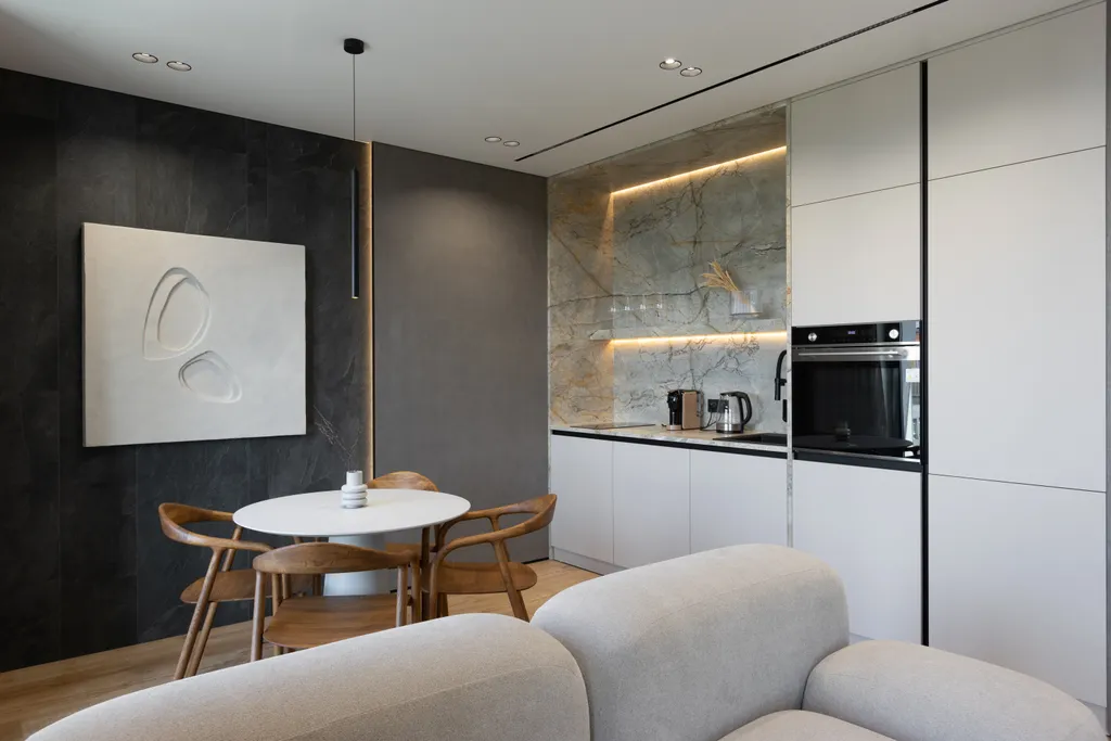 Апартаменты бизнес класса в центре города с красивым видом из окна