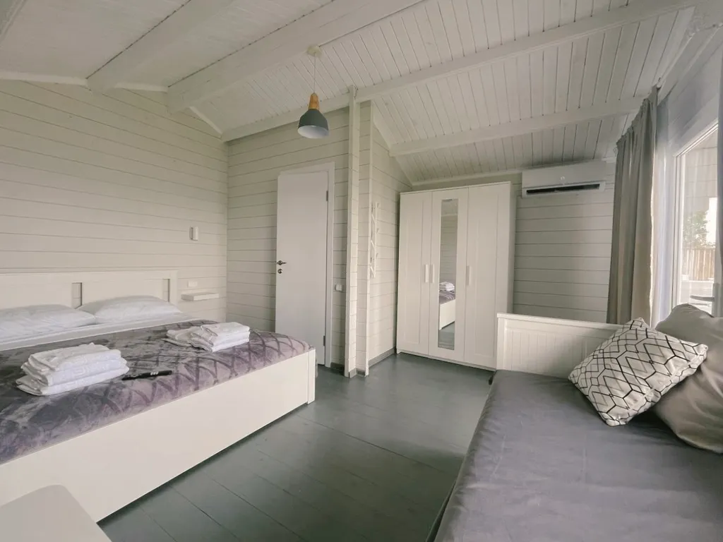 Ваш личный домик у моря с видом на бассейн